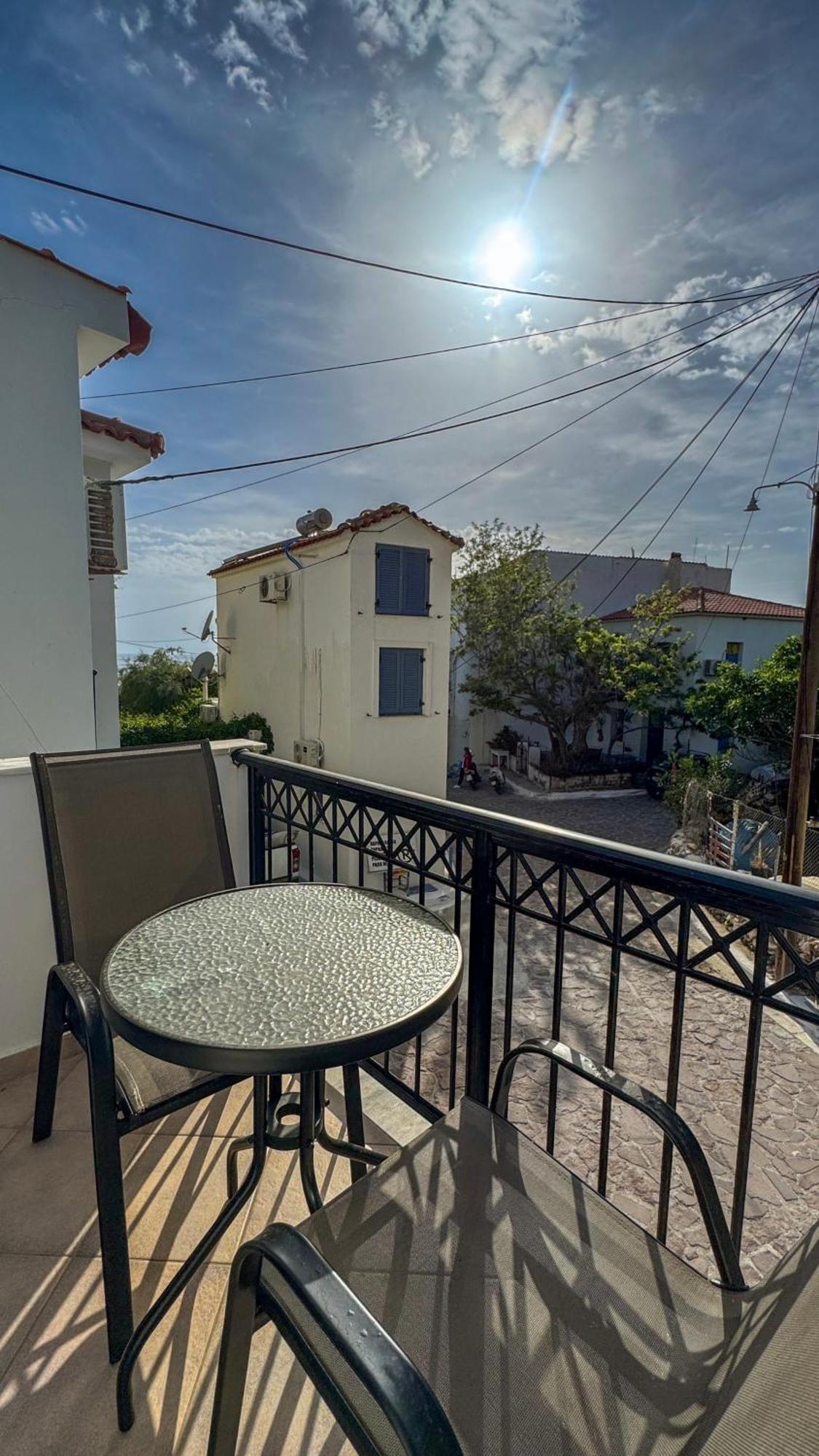 Melinda'S Cozy Apartments Plomari Esterno foto